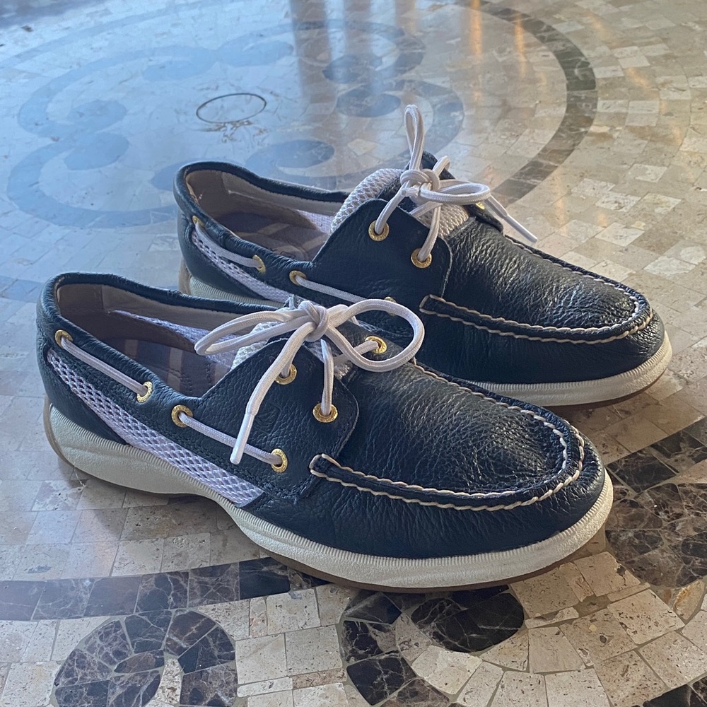 Sperry boat shoes, navy blue